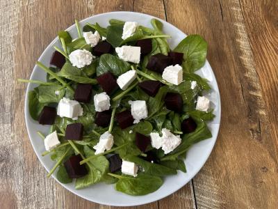 Lengvas salotas su špinatais, burokėliais ir feta sūriu Žingsnis 5