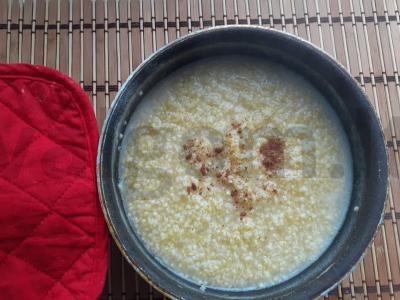 Pieninė perlinių kruopų košė su cinamonu ir sviestu pusryčiams Žingsnis 2