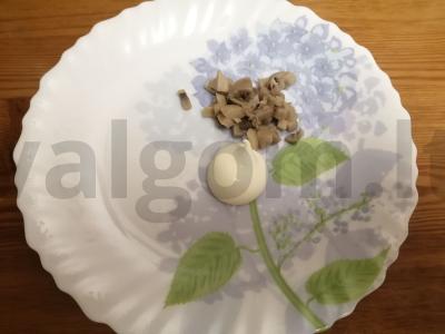 Vištienos kiaušiniai su grybų kepure Žingsnis 3