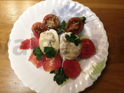 Vištienos kiaušiniai su grybų kepure pagrindine nuotrauka