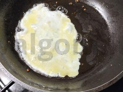 Greitas pusryčių receptas su lavašu, sūriu ir kiaušiniu Žingsnis 2