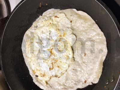 Greitas pusryčių receptas su lavašu, sūriu ir kiaušiniu Žingsnis 4