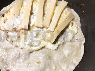 Greitas pusryčių receptas su lavašu, sūriu ir kiaušiniu Žingsnis 5