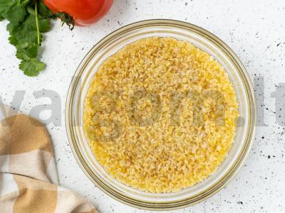 Armėnų tabule salotos su bulguru Žingsnis 1