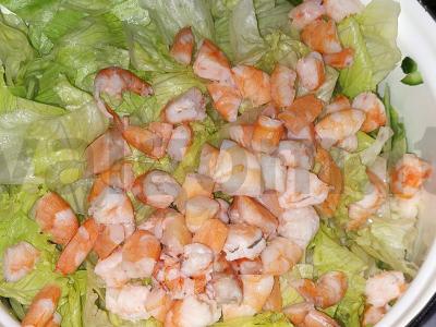 Jūros gėrybių, agurkų ir kukurūzų salotas Žingsnis 3