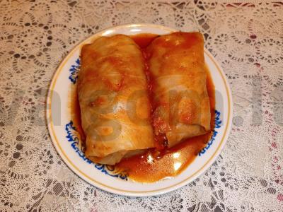 Kopūstai su vištienos skrandžių ir ryžių faršu pagrindine nuotrauka