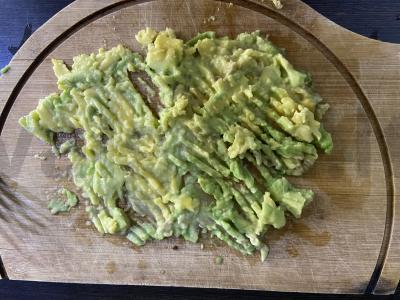 Naudingas tostadas su avokadu, kukurūzais ir skrambliu Žingsnis 2