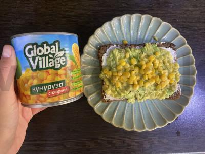 Naudingas tostadas su avokadu, kukurūzais ir skrambliu Žingsnis 4