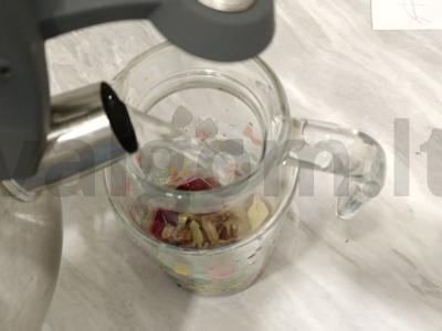 Spanguolių gėrimas su liepa Žingsnis 4