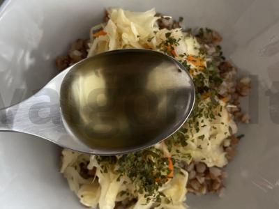 Šiltas grikių, raugintų kopūstų ir granatų salotas „Šiltas rubinas“ Žingsnis 7