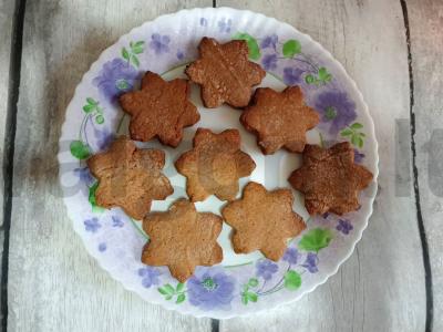 Imbieriniai žvaigždžių sausainiai pagrindine nuotrauka