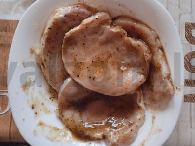 Kiaulienos kotletai krakmolo paniruotėje Žingsnis 1