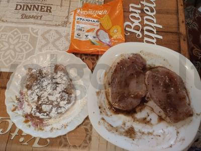 Kiaulienos kotletai krakmolo paniruotėje Žingsnis 2