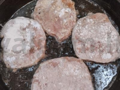 Kiaulienos kotletai krakmolo paniruotėje Žingsnis 3