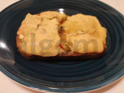 Daržovių karštas sumuštinis pagrindine nuotrauka