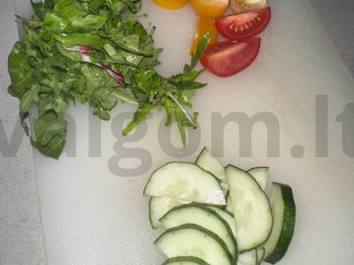 Salotos su jūros gėrybėmis, daržovėmis ir rukola Žingsnis 1