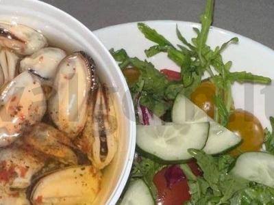 Salotos su jūros gėrybėmis, daržovėmis ir rukola Žingsnis 3