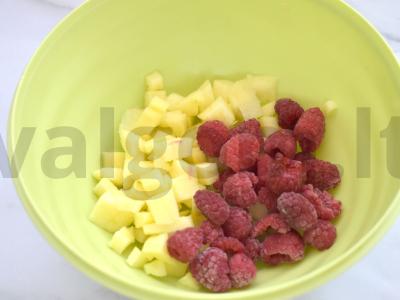 Sluoksniuoto tešlos pyragas su obuoliais, avietėmis ir cinamonu Žingsnis 1