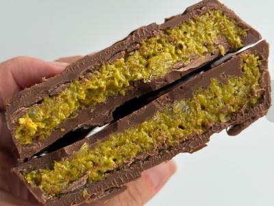 Dubajaus šokoladas su pistacijų pasta ir tahini pagrindine nuotrauka