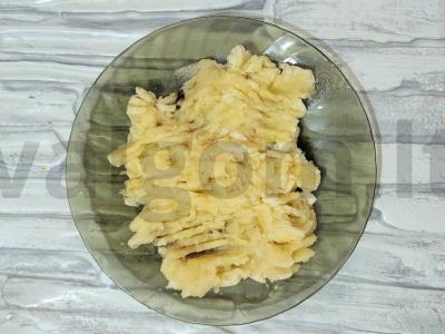 Švelnus bananų-šokolado blynelis su sūriu Žingsnis 1