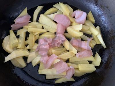 Bulvės su vištienos krūtinėle grietinės ir garstyčių padaže Žingsnis 5