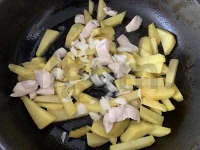 Bulvės su vištienos krūtinėle grietinės ir garstyčių padaže Žingsnis 6