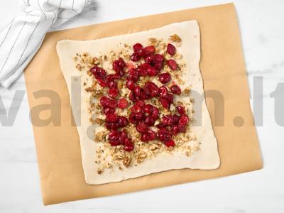 Sluoksniuotas štrudelis su vyšniomis Žingsnis 7