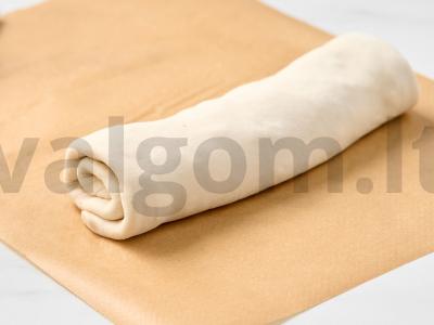 Sluoksniuotas štrudelis su vyšniomis Žingsnis 9