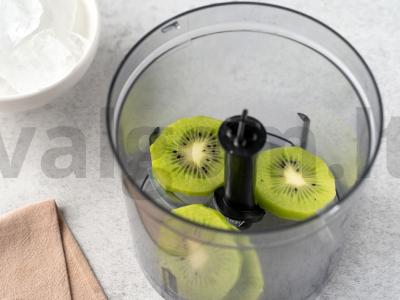 Nealkoholiniai kokteiliai su kiviais ir ananasais Žingsnis 1