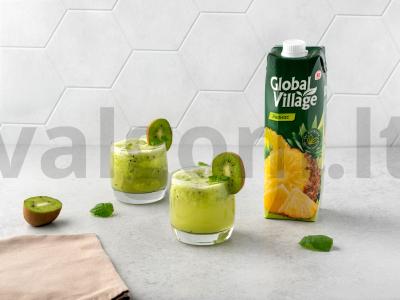 Nealkoholiniai kokteiliai su kiviais ir ananasais pagrindine nuotrauka