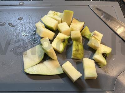 Juodasis arbata su kriaušėmis ir uogomis Žingsnis 1