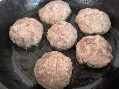 Kotletai keptuvėje pietums arba vakarienei Žingsnis 5