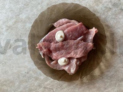 Kiauliena po sūriu su sezamo sėklomis Žingsnis 2