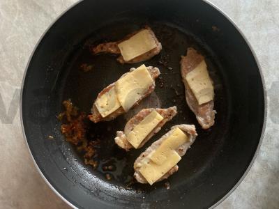 Kiauliena po sūriu su sezamo sėklomis Žingsnis 5