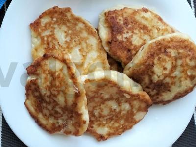 Meduoliai varškėčiai pusryčiams pagrindine nuotrauka