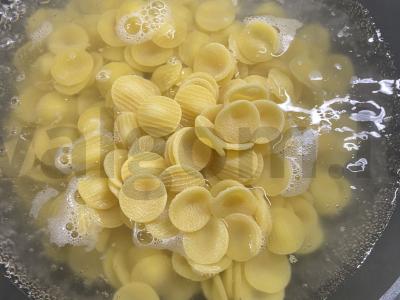 Makaronai su karčiu ir pieno padažu Žingsnis 1