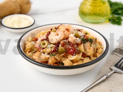 Makaronai su krevetėmis ir pomidorais pagrindine nuotrauka