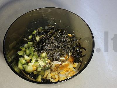 Jūros dumblių salotos su kiaušiniais ir mikrožalumynais Žingsnis 3