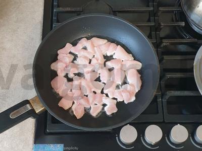 Vištienos filė su špinatais grietinėlės-sūrio padaže Žingsnis 1