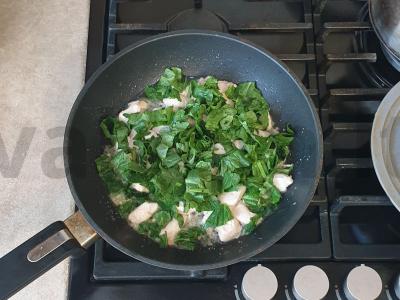 Vištienos filė su špinatais grietinėlės-sūrio padaže Žingsnis 3