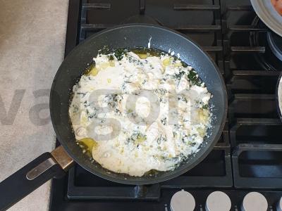 Vištienos filė su špinatais grietinėlės-sūrio padaže Žingsnis 5