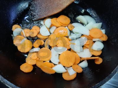 Žirnių sriuba su rūkyta šonine Žingsnis 2