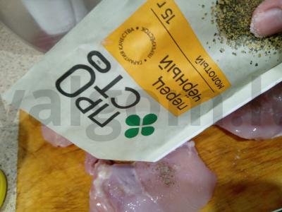 Kojų filė kepsniai su pomidorais ir marinuotais agurkais Žingsnis 2