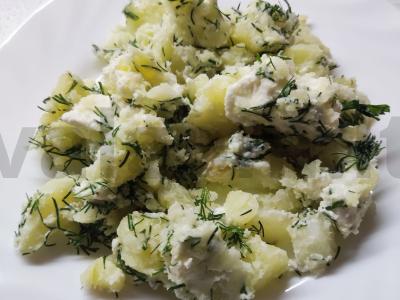 Bulvės su feta sūriu ir žolelėmis pagrindine nuotrauka