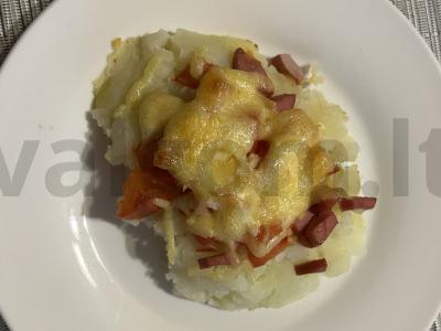 Bulvių krepšeliai su sūriu ir dešrelėmis pagrindine nuotrauka