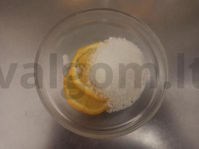 Arbatos gėrimas su juodųjų serbentų lapais ir mėtomis Žingsnis 2