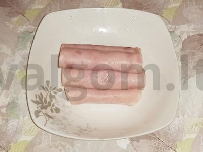 Šoninės ritinėliai su rūkyta sūriu ir graikišku jogurtu pagrindine nuotrauka