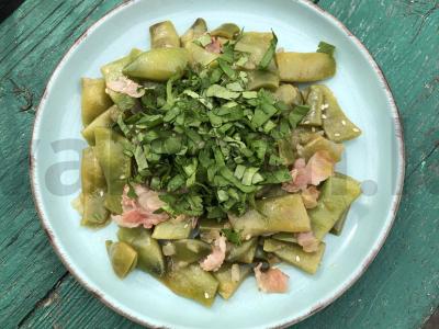 Lobio su rūkyta šonine ir kalendra pagrindine nuotrauka