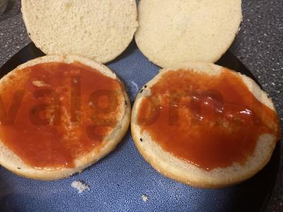 Namų burgeriai su lydytu sūriu Žingsnis 1