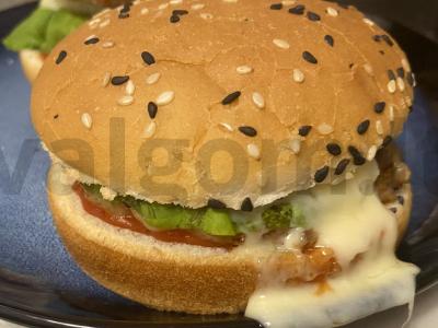 Namų burgeriai su lydytu sūriu Žingsnis 7